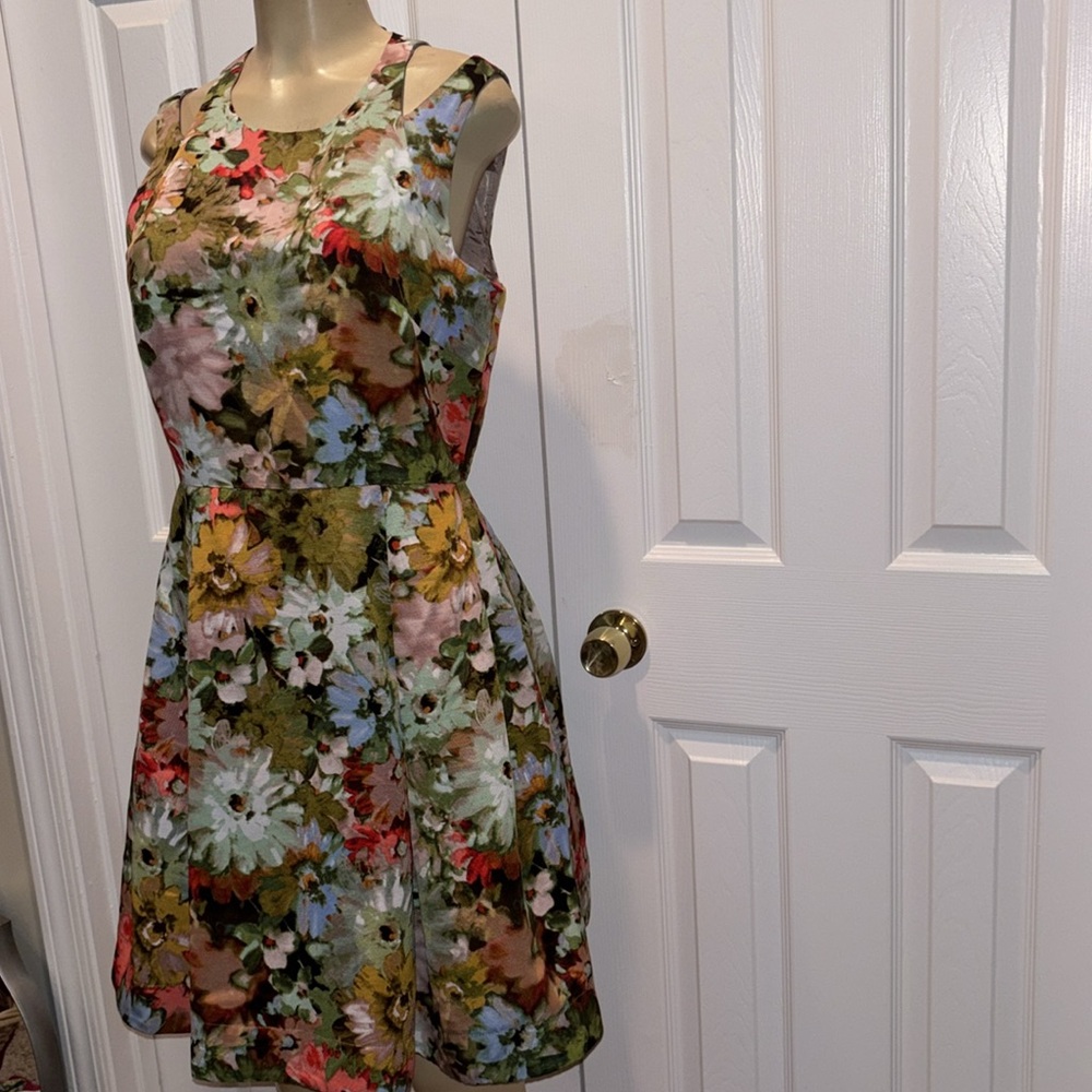 Taylor- Baked Coral Floral Fit & Flare Cut Out Shoulders size 8 - Picture 3 of 7